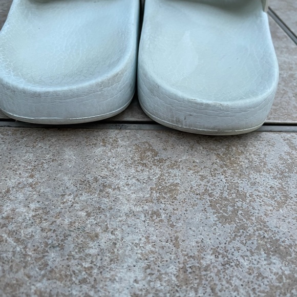 Men’s Gucci Slide Sandals - Picture 7 of 16